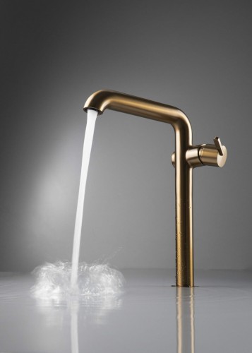 90dde3d8858923772194a1c97810624c